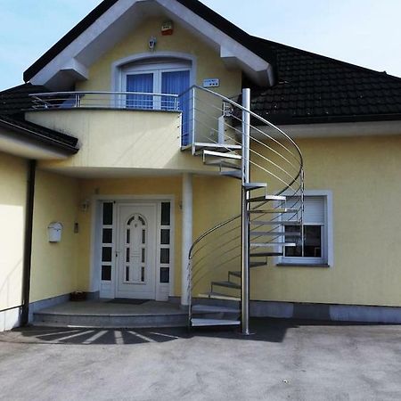 Natasha's Garden House Appartement Dol pri Ljubljani Buitenkant foto