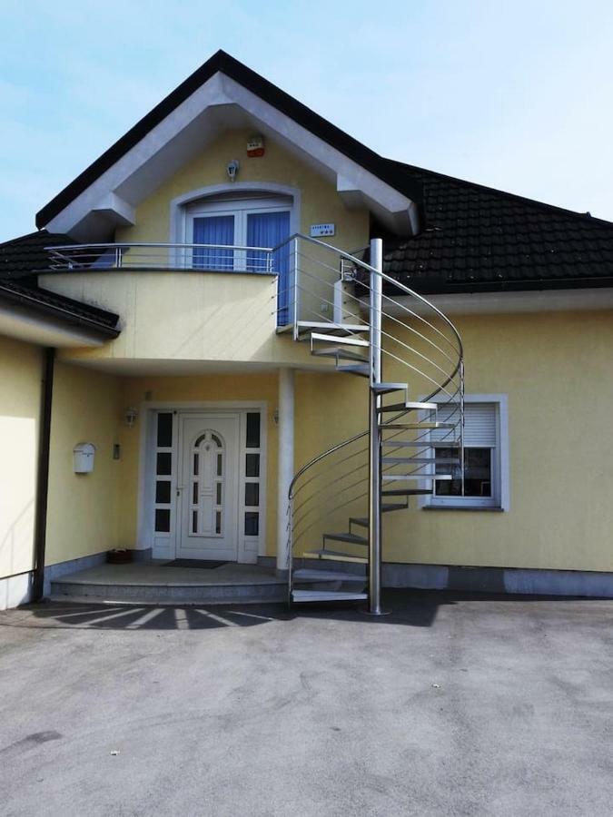 Natasha's Garden House Appartement Dol pri Ljubljani Buitenkant foto